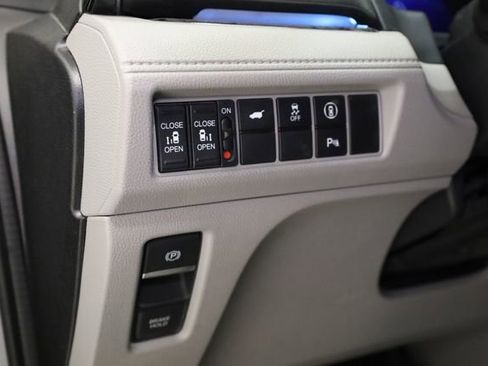 Used 2024 Honda Odyssey Touring image 12