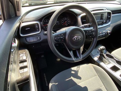 Used 2016 Kia Sorento FWD image 9