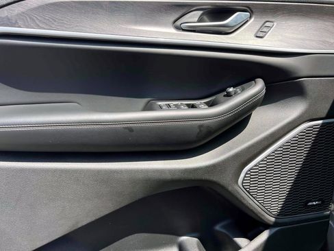 Used 2023 Jeep Grand Cherokee 4WD 4xe w/ Luxury Tech Group II image 17