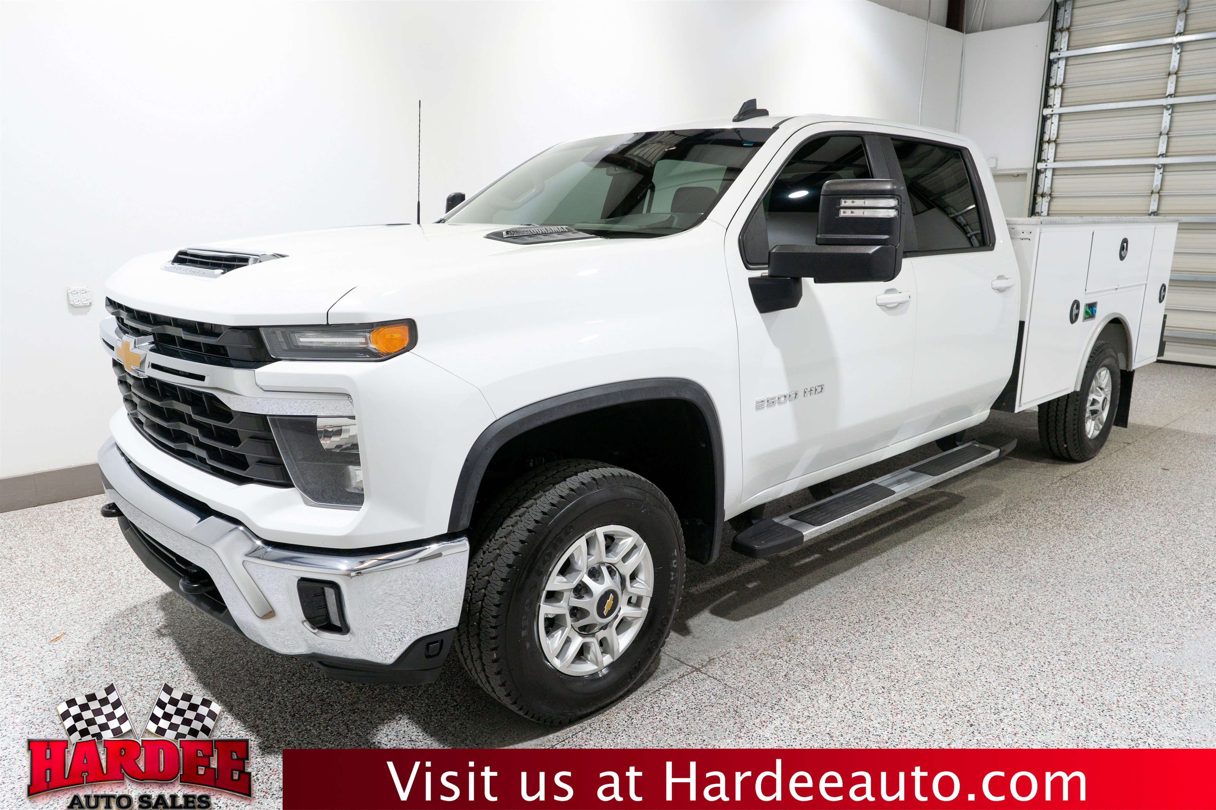 Used 2024 Chevrolet Silverado 2500 LT w/ Convenience Package AWD/4WD image 2