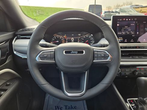 Used 2024 Jeep Compass Limited image 19