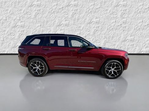 Used 2024 Jeep Grand Cherokee Summit image 2