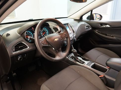 Used 2016 Chevrolet Cruze LT image 6