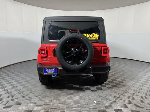 Used 2022 Jeep Wrangler Unlimited Sahara w/ Cold Weather Group AWD/4WD image 7