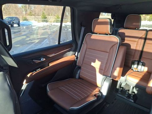Used 2024 GMC Yukon Denali Ultimate image 12