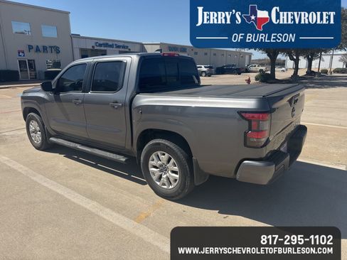 Used 2022 Nissan Frontier SV image 5