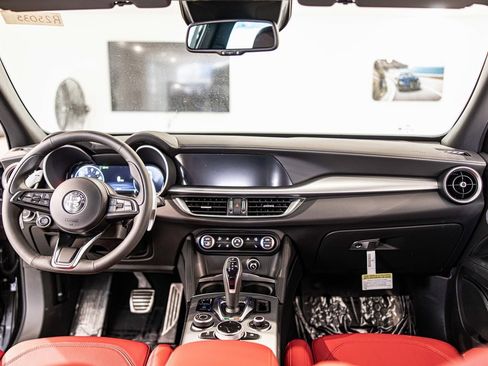 New 2025 Alfa Romeo Stelvio Sprint image 37