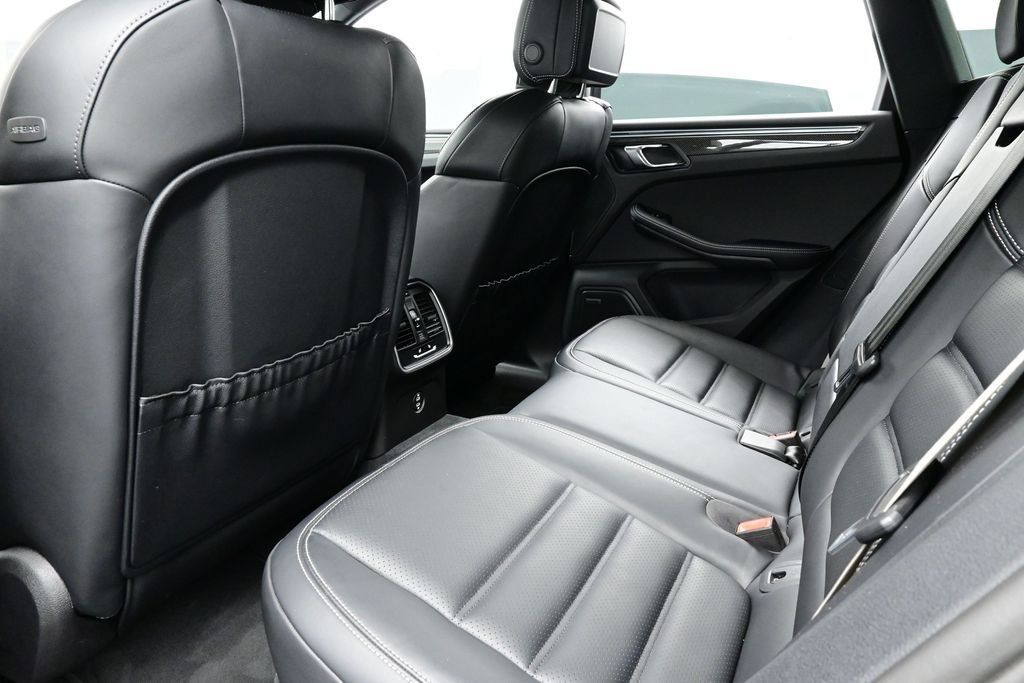 Certified 2025 Porsche Macan GTS AWD/4WD image 15