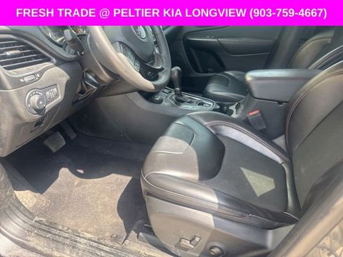 Used 2022 Jeep Cherokee Trailhawk image 14