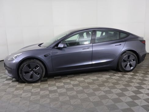 Used 2023 Tesla Model 3 Standard Range image 17