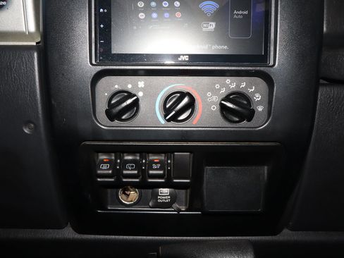 Used 2005 Jeep Wrangler Unlimited AWD/4WD image 11