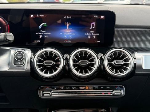 Used 2023 Mercedes-Benz GLB 250 image 22