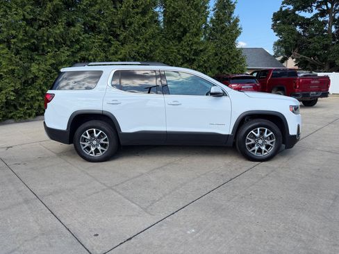 Used 2023 GMC Acadia SLT FWD image 32