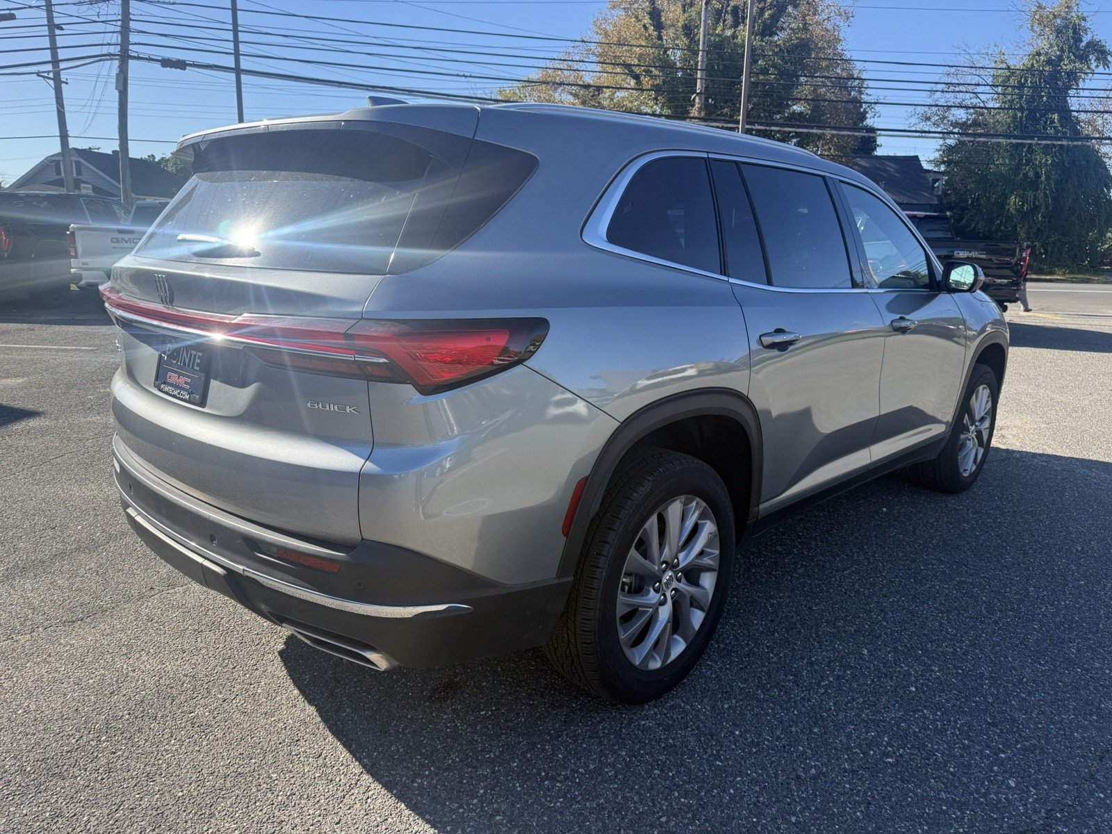 Used 2025 Buick Enclave Preferred FWD image 3