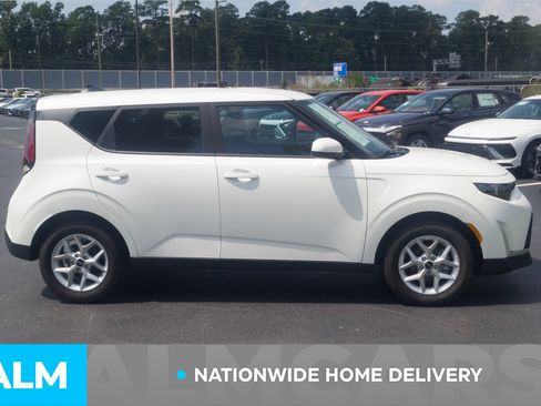 Used 2025 Kia Soul LX w/ LX Technology Package FWD image 4