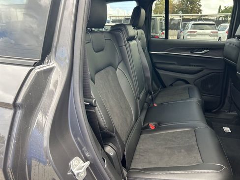 New 2026 Jeep Grand Cherokee Altitude AWD/4WD image 29