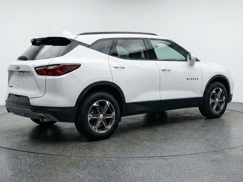 Used 2025 Chevrolet Blazer LT FWD image 9