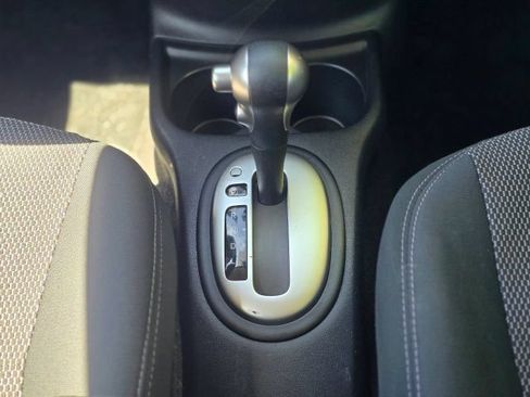Used 2015 Nissan Versa SV FWD image 28