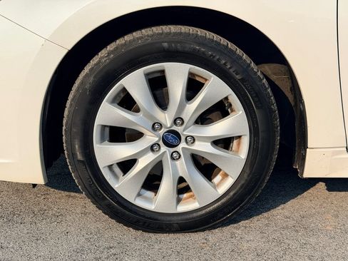 Used 2015 Subaru Legacy 2.5i Premium w/ Moonroof Package AWD/4WD image 27