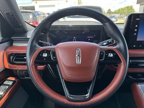 Used 2025 Lincoln Aviator Reserve w/ Equipment Group 201A AWD/4WD image 14