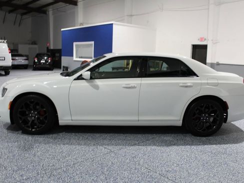 Used 2019 Chrysler 300 S RWD image 5