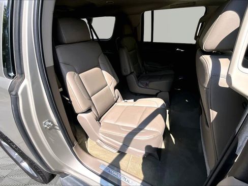 Used 2017 Chevrolet Suburban LT RWD image 20
