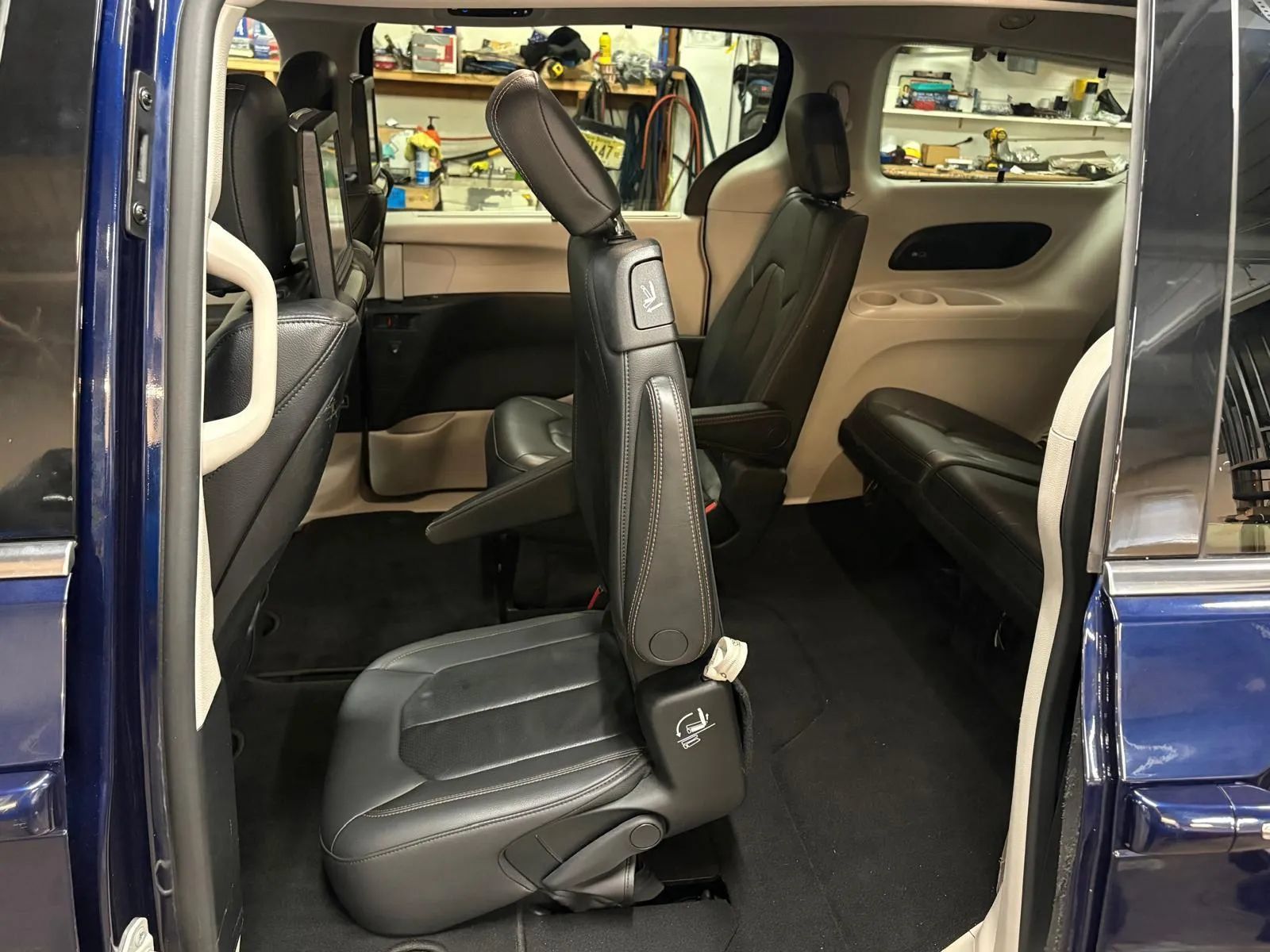 Used 2017 Chrysler Pacifica Touring-L Plus w/ Advanced Safetytec Group FWD image 28