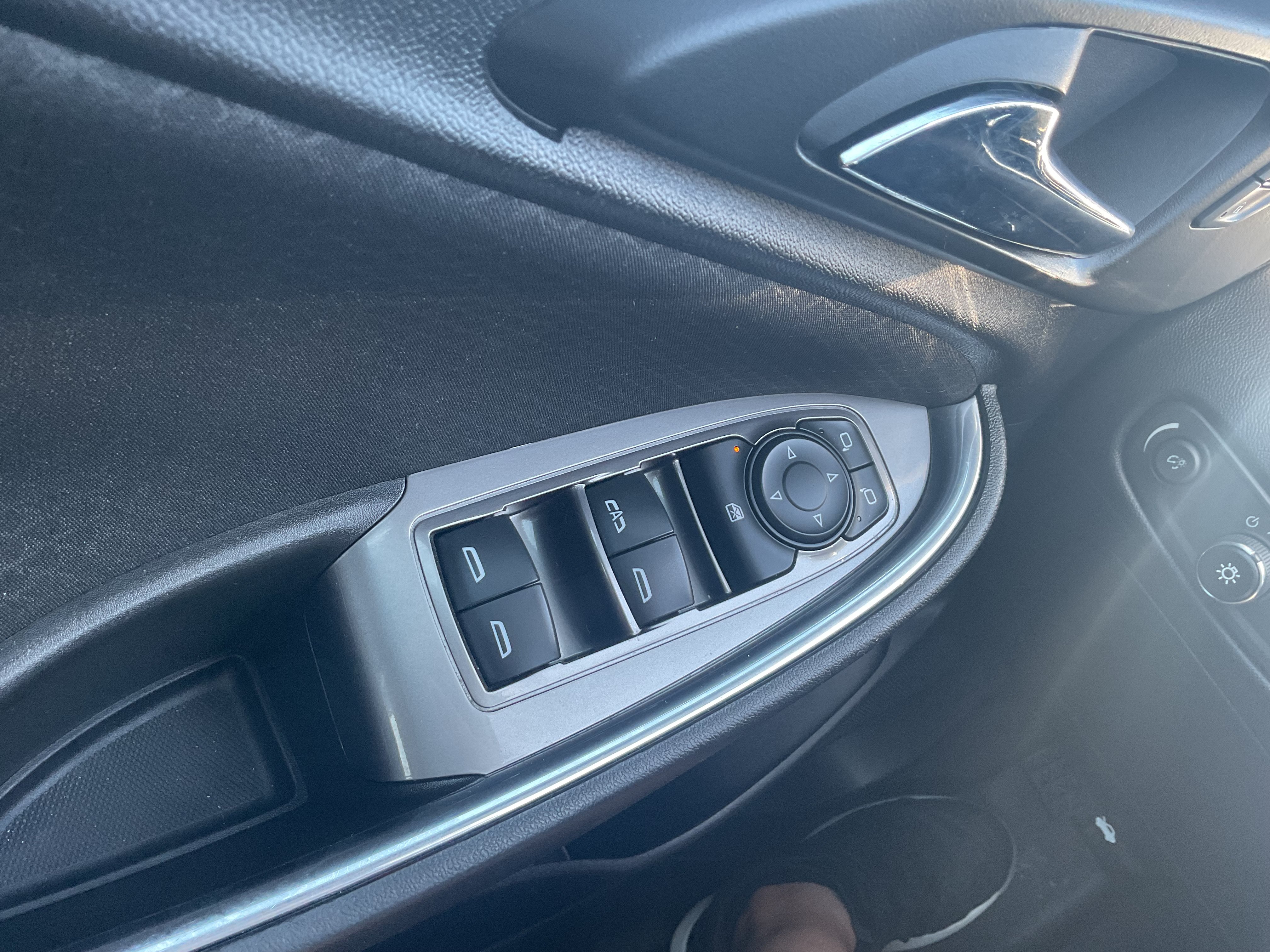 Used 2017 Chevrolet Malibu LT FWD image 19