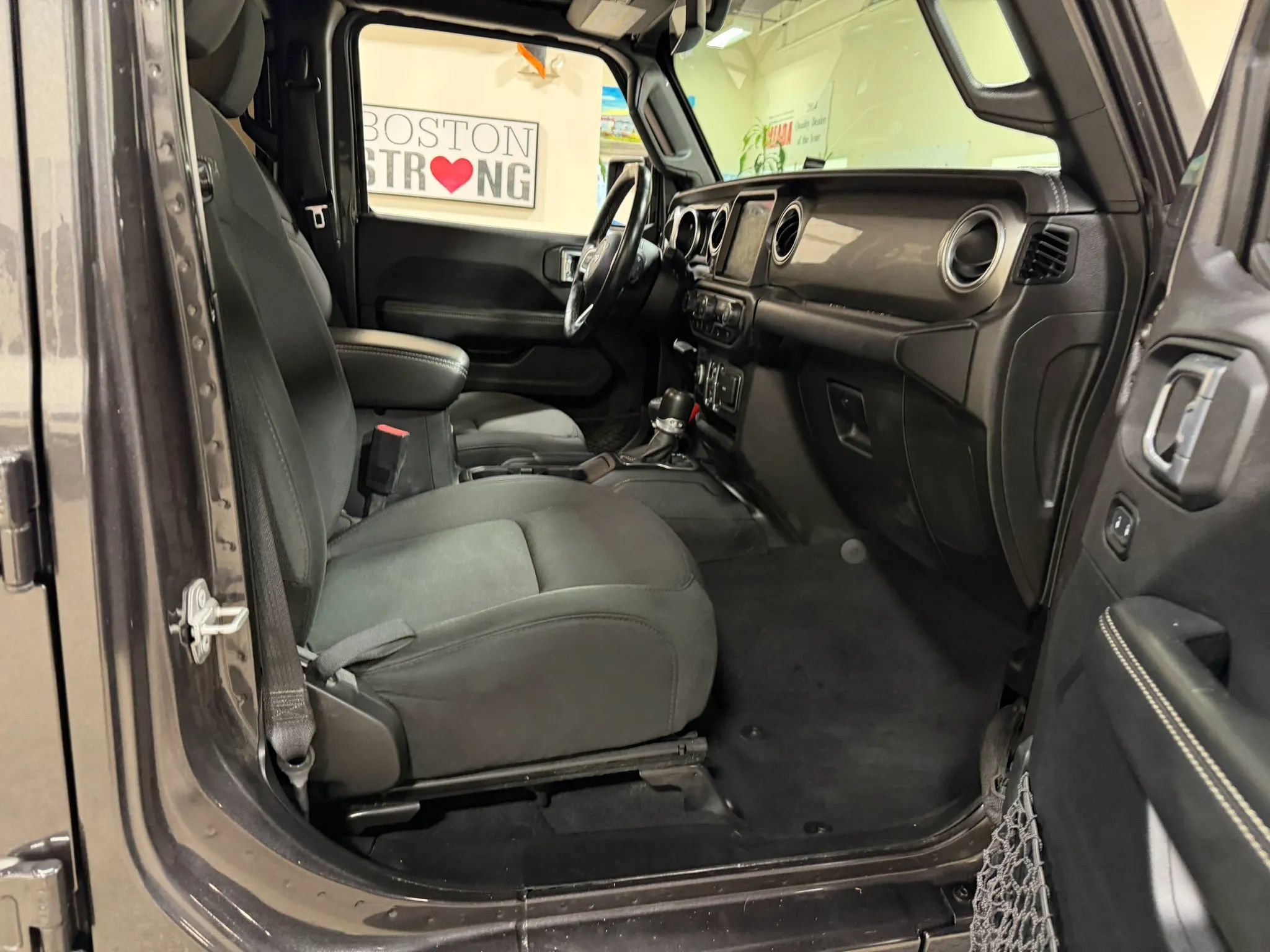 Used 2020 Jeep Wrangler Unlimited Sahara w/ Uconnect 4C Nav & Sound Group AWD/4WD image 39