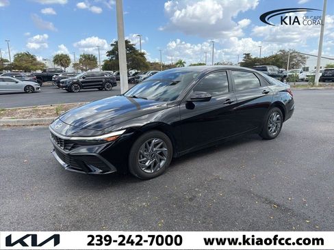 Used 2024 Hyundai Elantra SEL image 1