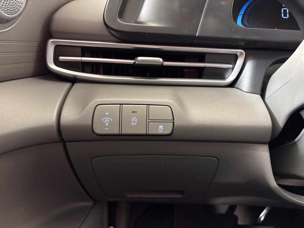 Used 2025 Hyundai Elantra SE FWD image 33