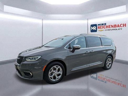 Used 2023 Chrysler Pacifica Limited FWD image 8