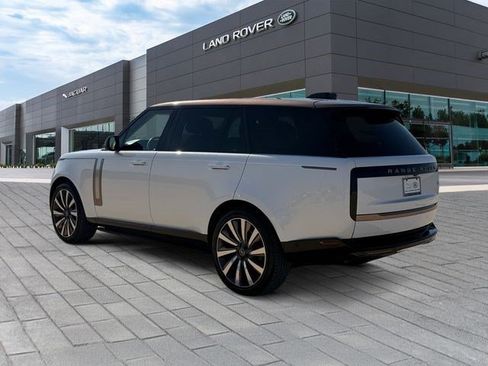 Used 2024 Land Rover Range Rover SV AWD/4WD image 3