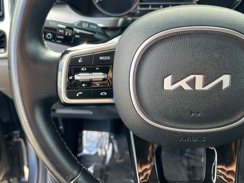 Certified 2022 Kia Sorento SX image 24