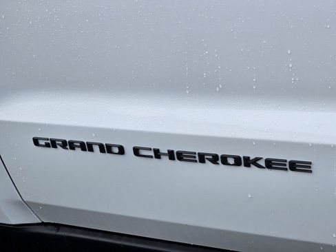 Used 2015 Jeep Grand Cherokee Laredo w/ Security & Convenience Group image 38