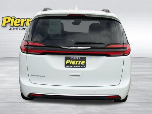 Used 2022 Chrysler Pacifica Touring-L FWD image 6