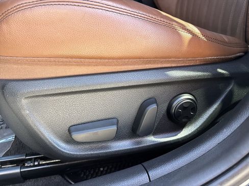 Used 2020 Genesis G70 2.0T w/ Elite Package image 19