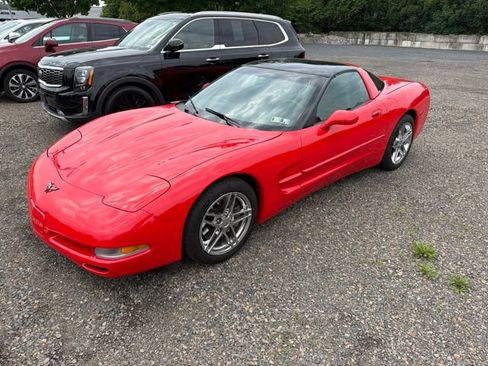 Used 1997 Chevrolet Corvette Coupe RWD image 3
