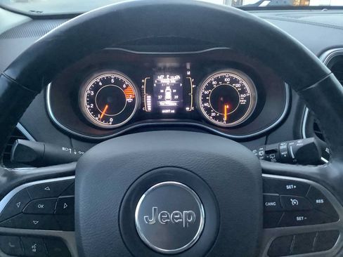 Used 2021 Jeep Cherokee Latitude Plus AWD/4WD image 16
