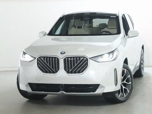 Used 2026 BMW X3 xDrive30i w/ Premium Package AWD/4WD image 3