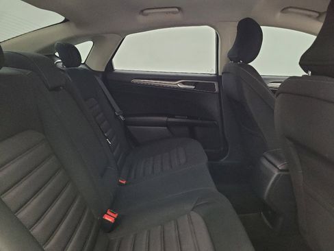 Used 2017 Ford Fusion SE image 19