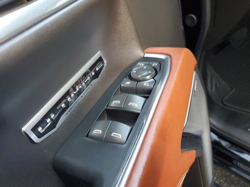 Used 2024 GMC Sierra 1500 Denali Ultimate AWD/4WD image 18