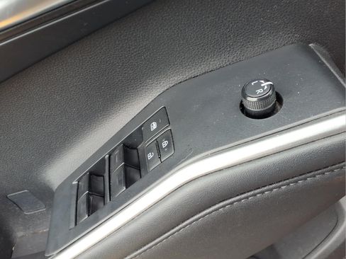 Used 2022 Toyota Highlander XLE AWD/4WD image 16