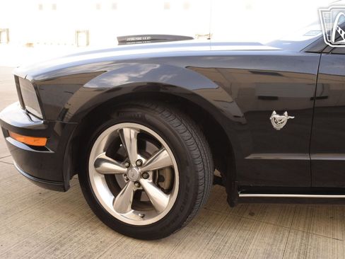 Used 2009 Ford Mustang GT RWD image 39