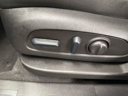 Used 2024 GMC Terrain SLT image 41