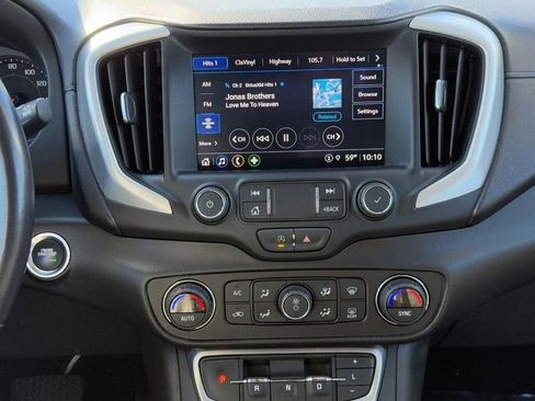 Used 2022 GMC Terrain SLT image 13