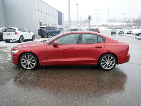 Used 2019 Volvo S60 T5 Momentum image 4