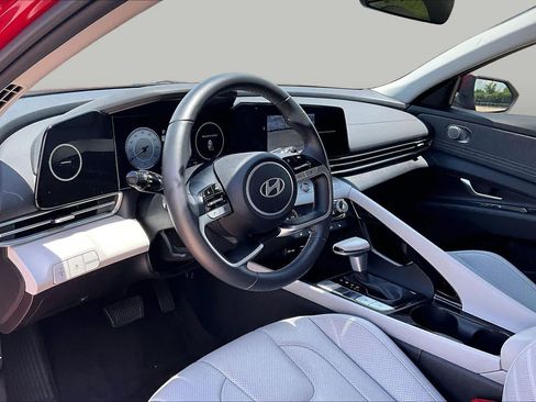 Used 2025 Hyundai Elantra Limited FWD image 15