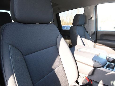 Used 2022 Chevrolet Silverado 2500 Custom w/ Custom Value Package image 23