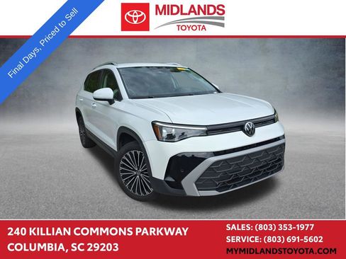 Used 2025 Volkswagen Taos SE FWD image 1